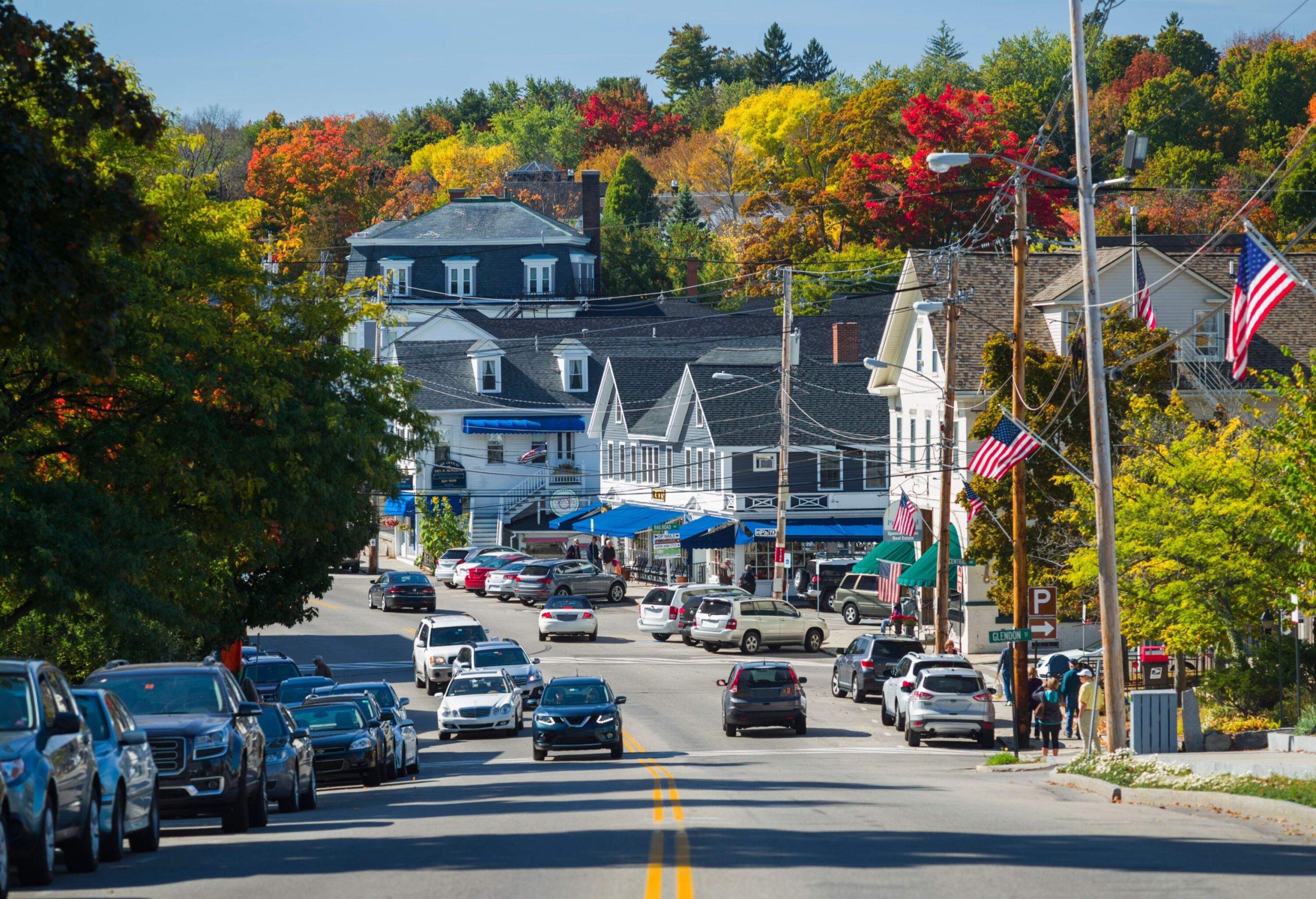 USA, New Hampshire, Lake Winnipesaukee Region, Wolfeboro, town traffic, fall.