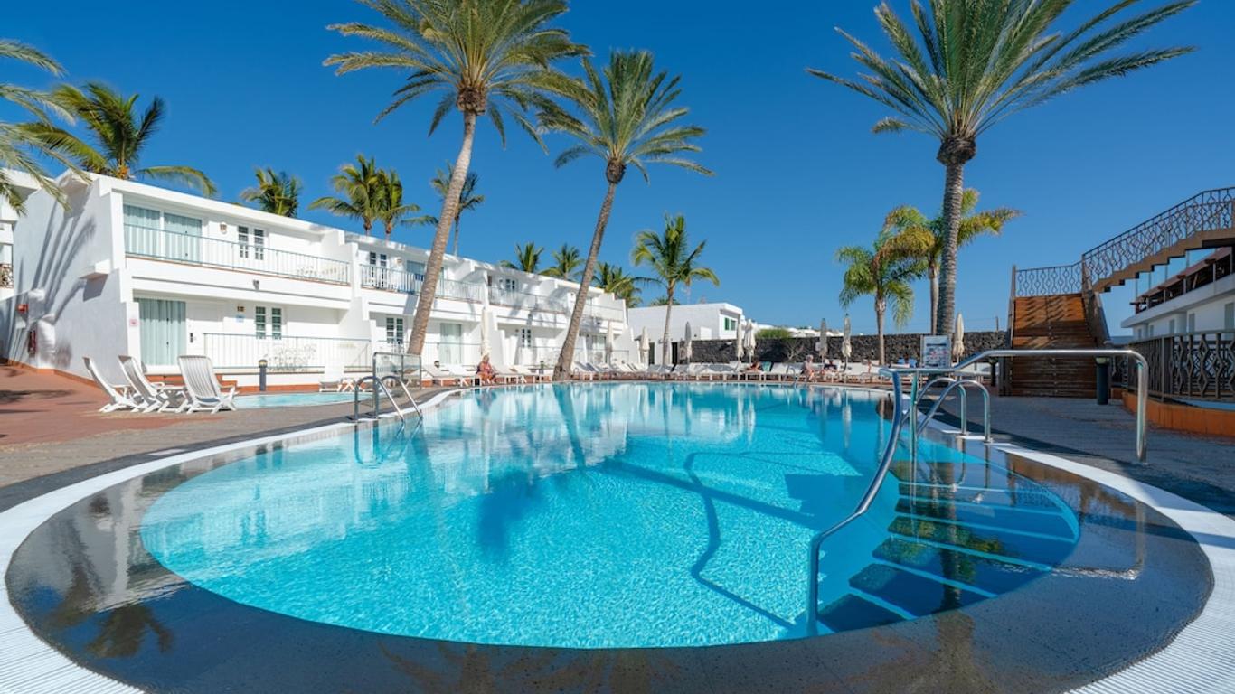Apartamentos Fariones from $72. Puerto del Carmen Hotel Deals & Reviews -  KAYAK