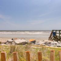 Pet-Friendly Jekyll Island Abode - Walk to Beach!