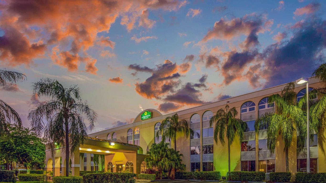 La Quinta Inn & Suites by Wyndham Miami Lakes $134. Miami Lakes Hotel Deals  & Reviews - KAYAK