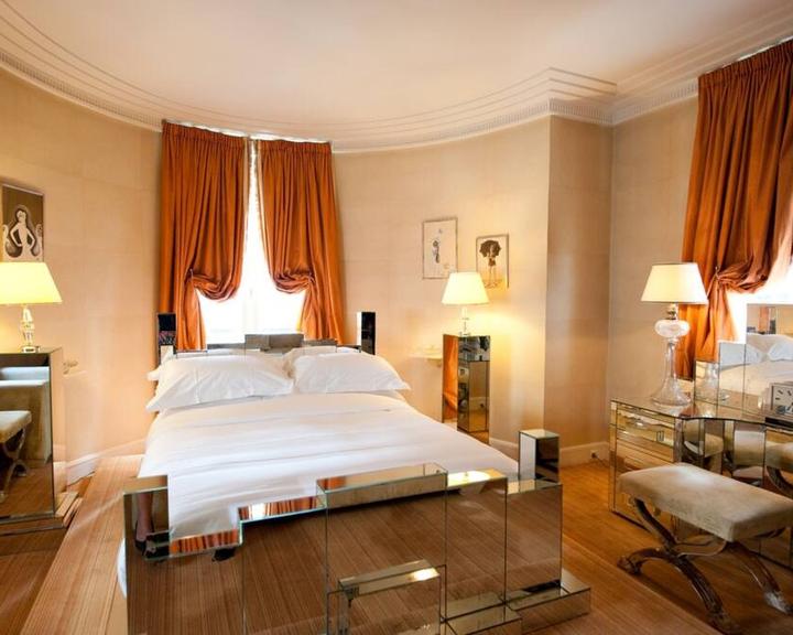 L'Hôtel Particulier in Paris: Find Hotel Reviews, Rooms, and Prices on