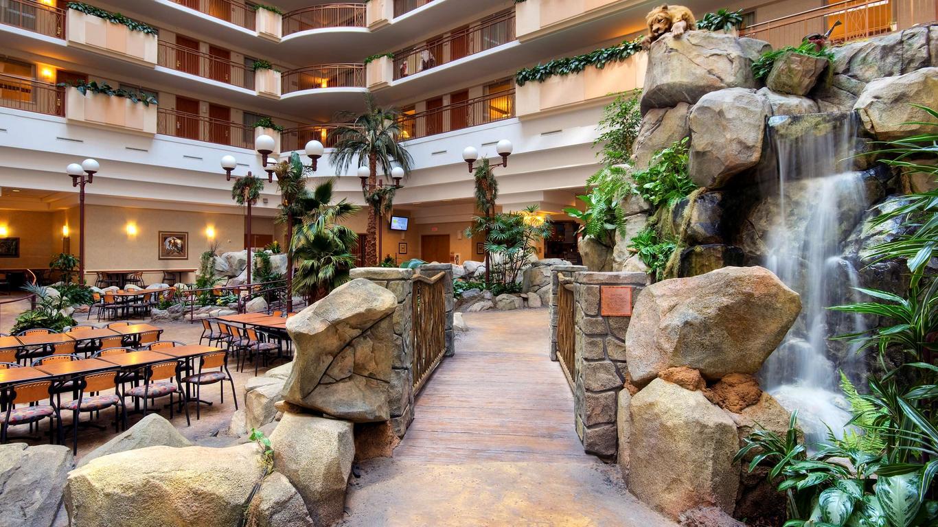 Embassy Suites by Hilton Anaheim South from $127. Garden Grove Hotel Deals  & Reviews - KAYAK