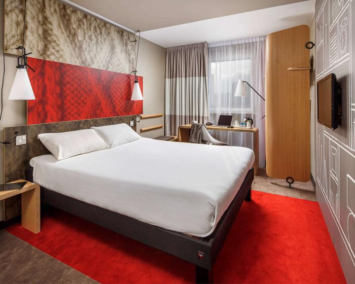 ibis Amsterdam Centre from $18. Amsterdam Hotel Deals & Reviews - KAYAK