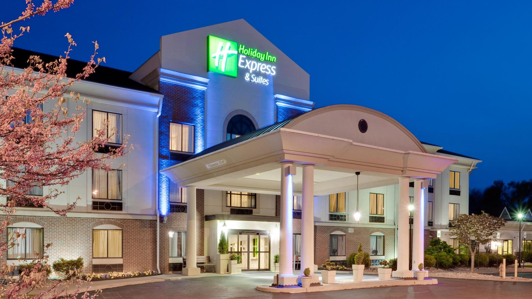 Holiday Inn Express Hotel & Suites Easton from $95. Easton Hotel Deals ...