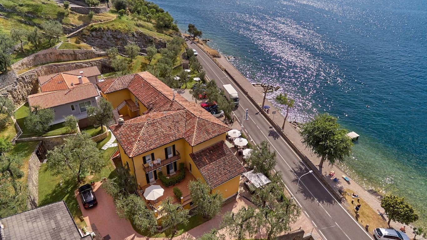 Albergo Del Garda from $93. Torri Del Benaco Hotel Deals & Reviews - KAYAK