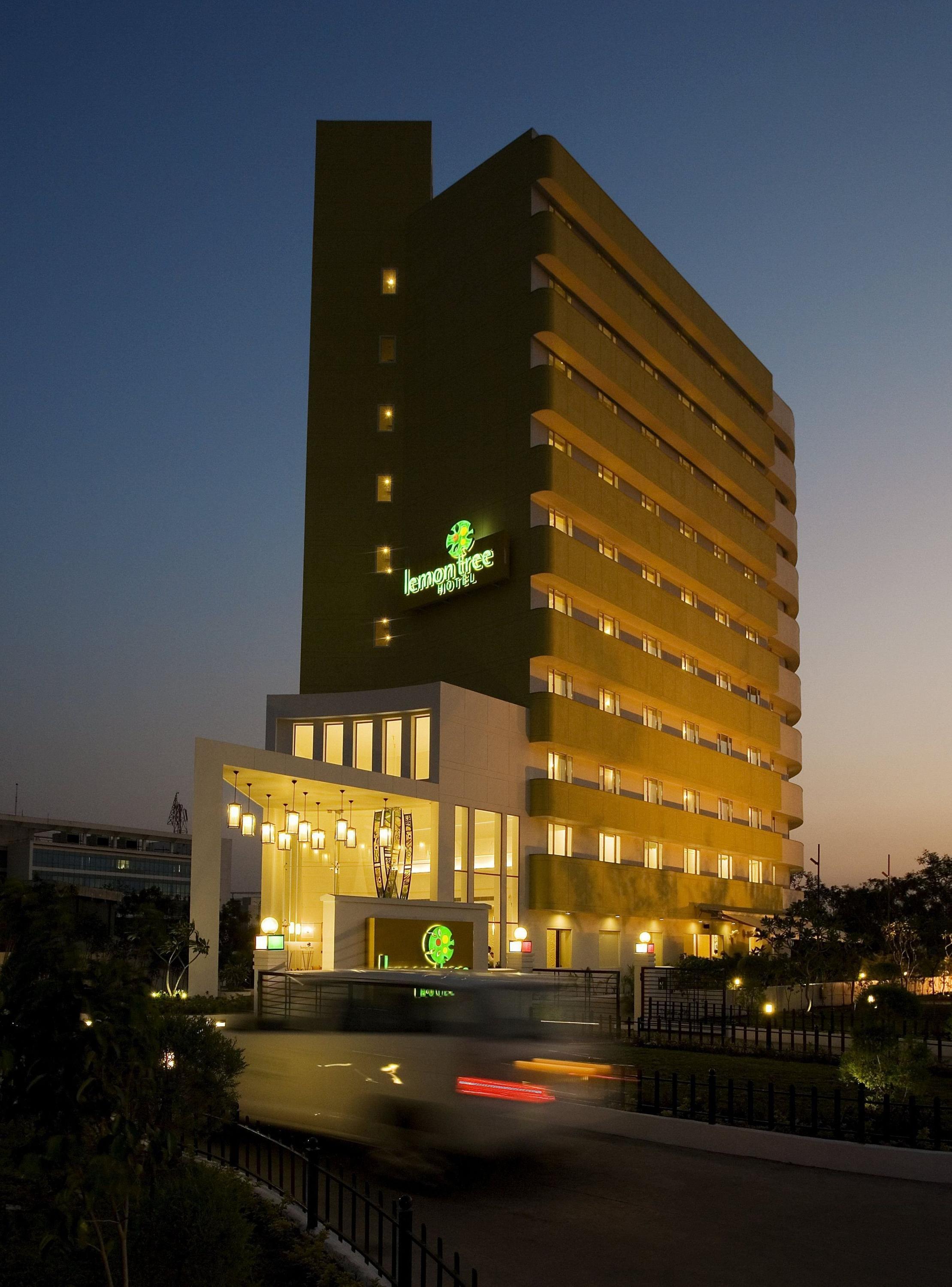 Lemon Tree Hotel, Jhansi Pool Pictures & Reviews - Tripadvisor