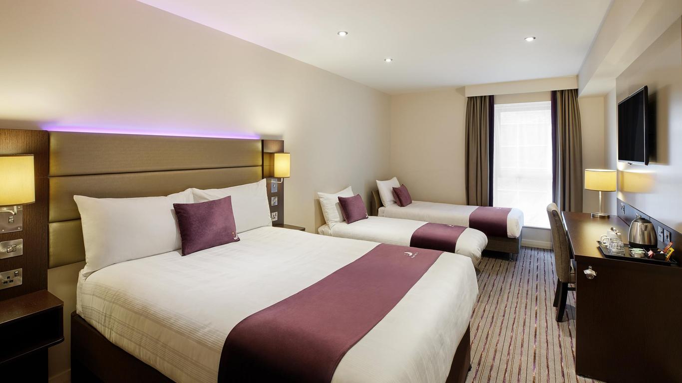 The Suite Cardiff City Centre Private Parking in Cardiff: Find Hotel  Reviews, Rooms, and Prices on