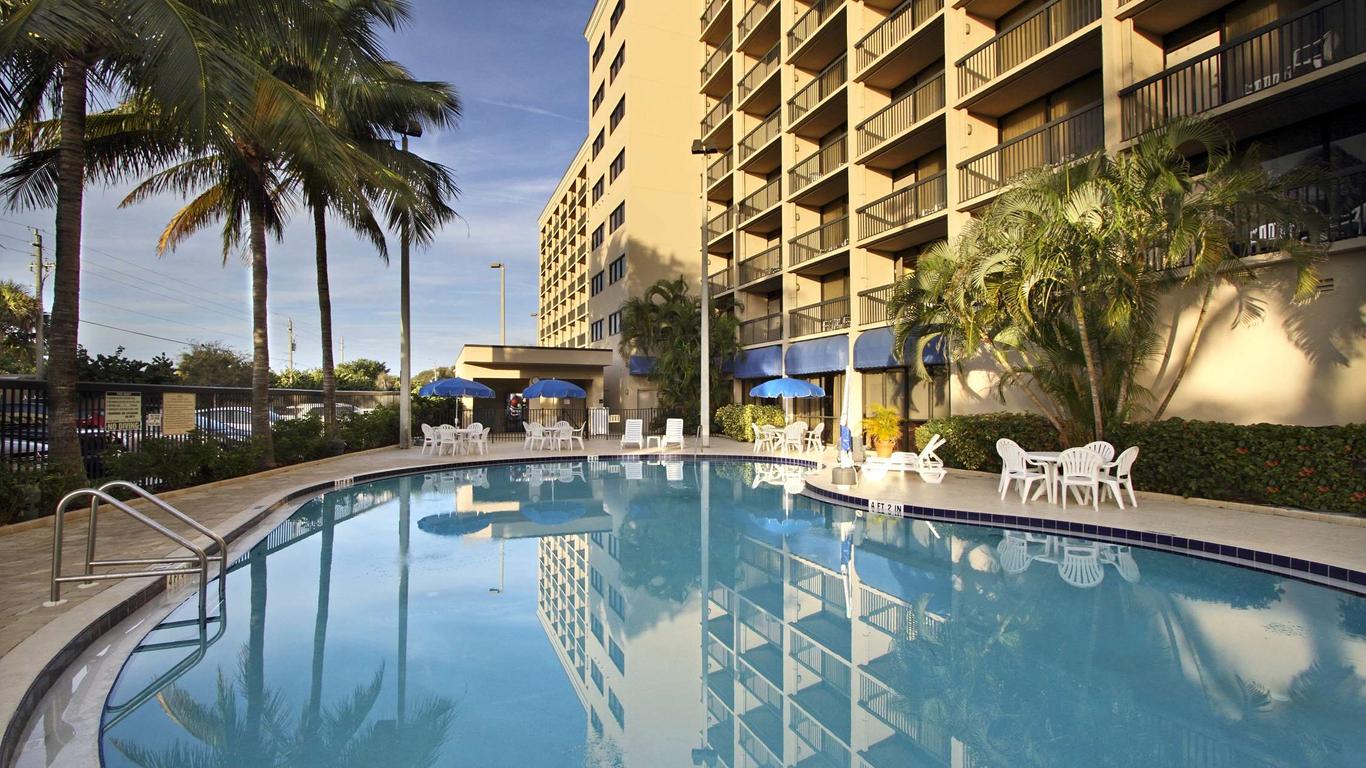 Hampton Inn Cocoa Beach/Cape Canaveral from $126. Cocoa Beach Hotel Deals &  Reviews - KAYAK