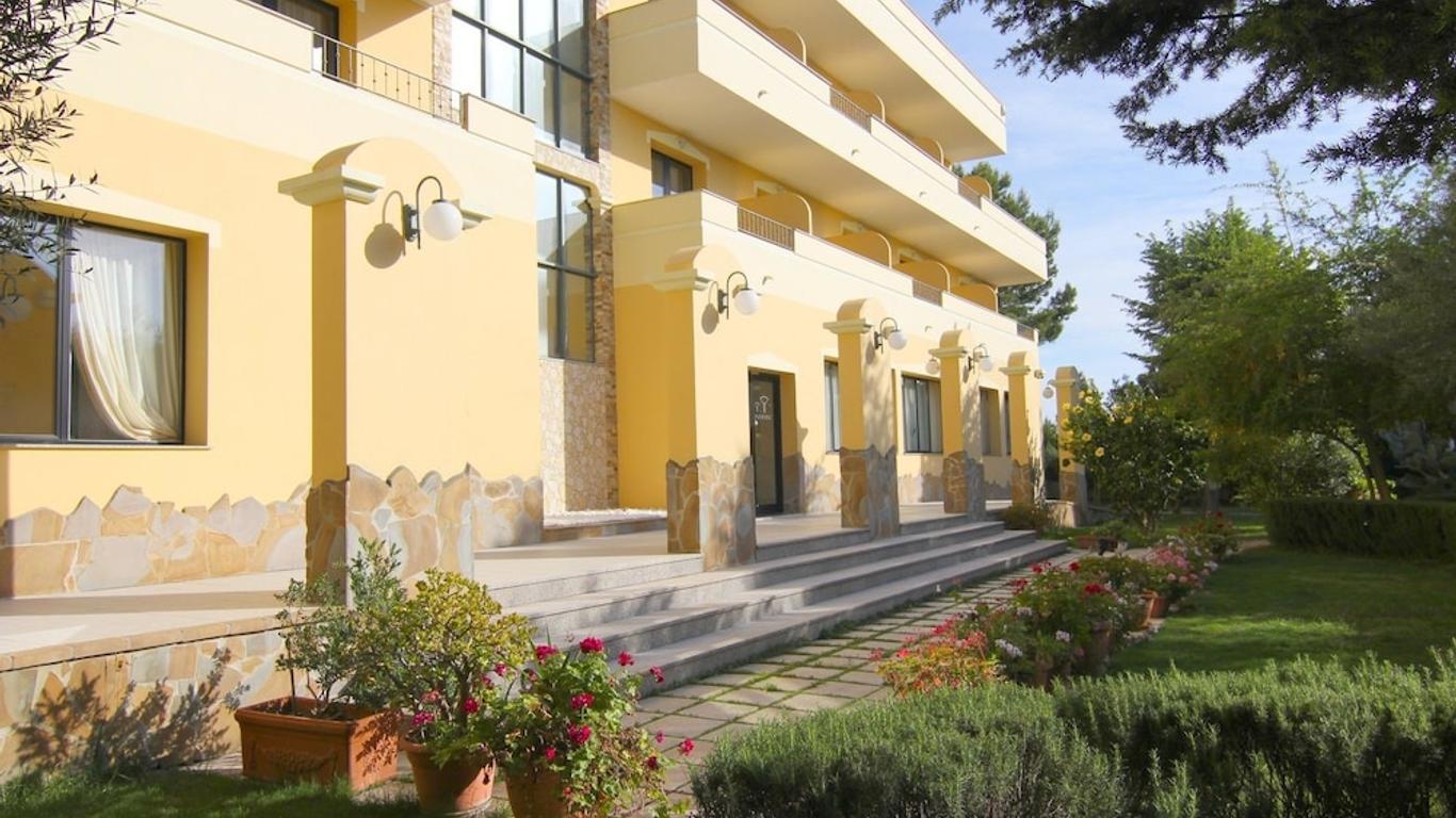 Hotel Cala Dei Pini from $100. Sant'Anna Arresi Hotel Deals & Reviews -  KAYAK