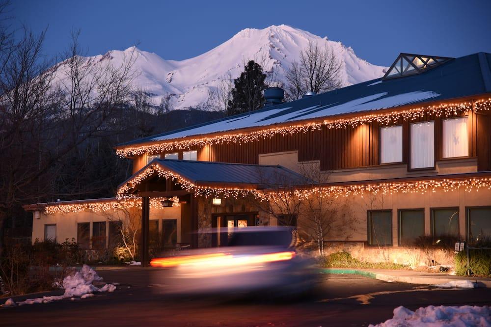 Mount Shasta Resort From $151. Mount Shasta Hotel Deals & Reviews - KAYAK