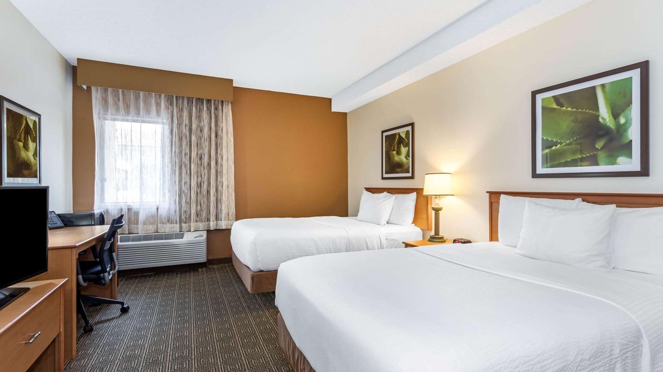 La Quinta Inn & Suites by Wyndham Orlando South $62. Orlando Hotel Deals &  Reviews - KAYAK