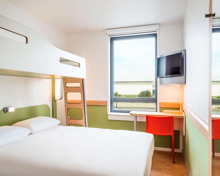 ibis budget Paris Coeur d'Orly Airport from $62. Orly Hotel Deals & Reviews  - KAYAK