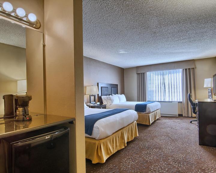 Holiday Inn Express Detroit-Birmingham from $148. Birmingham Hotel Deals &  Reviews - KAYAK