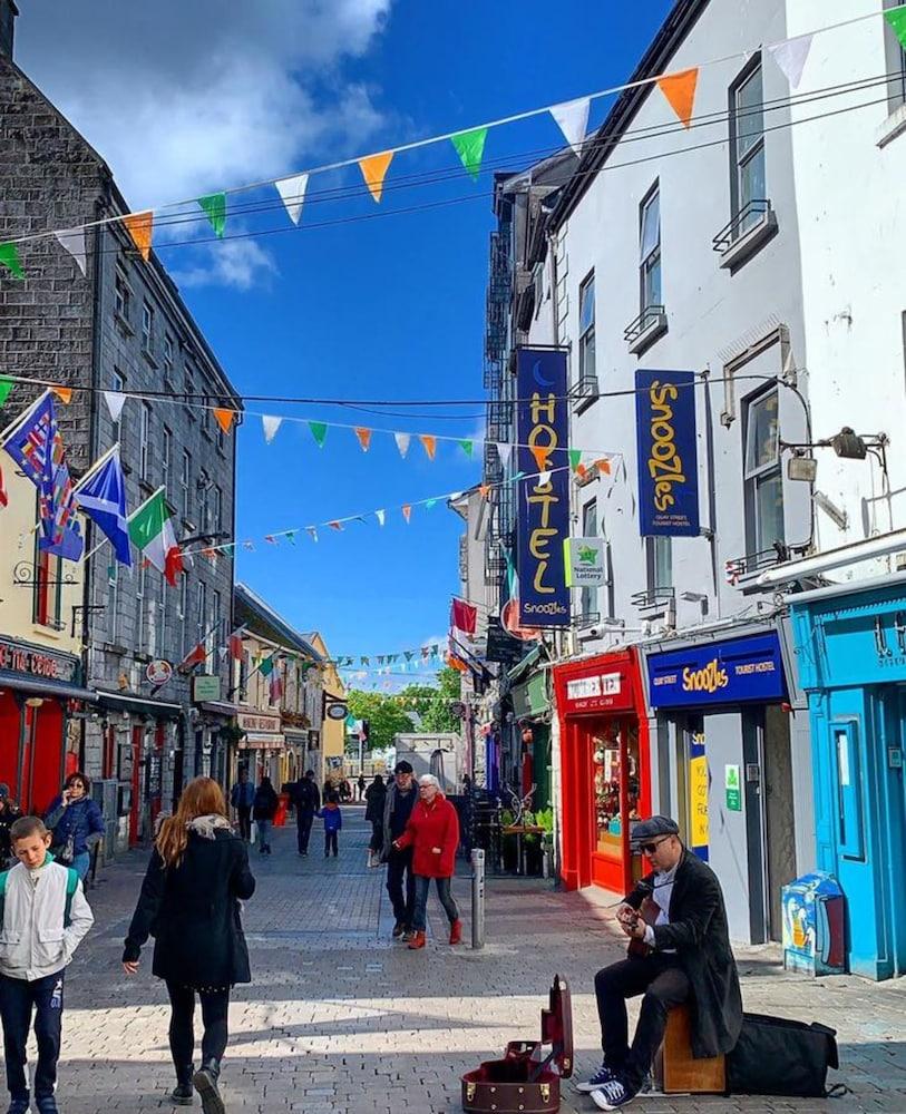 Snoozles Tourist Hostel: Your Ultimate Guide to Budget Travel in Galway, Ireland