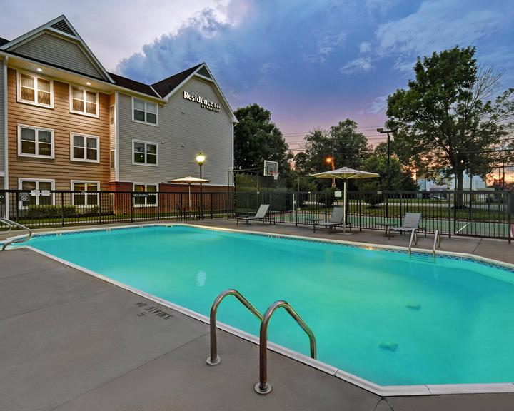 Outdoor Sounds in Louisville, KY - Derby City Pools