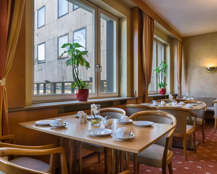 Hotel Rieker Stuttgart Hauptbahnhof from $62. Stuttgart Hotel Deals &  Reviews - KAYAK