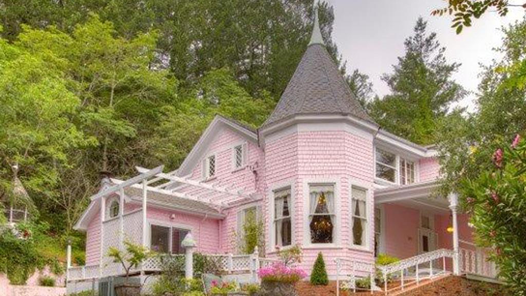 The Pink Mansion 168 Calistoga Hotel Deals And Reviews Kayak
